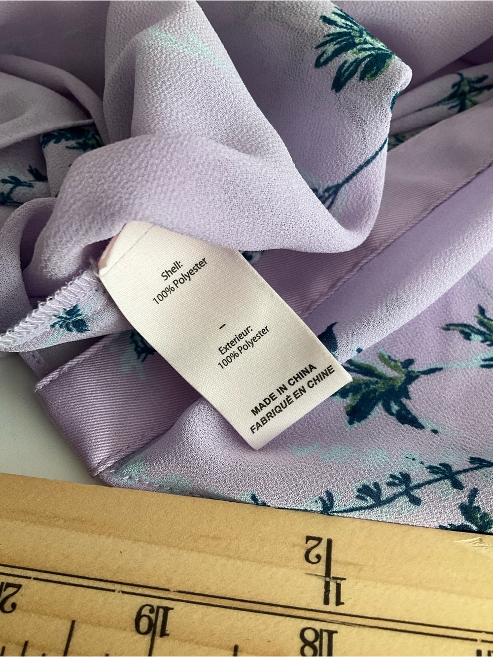 Cinq a Sept Jennings Medium Lilac Floral Pintuck Button Front V-Neck Blouse EUC - Picture 12 of 13